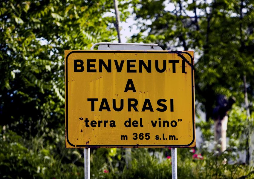 Benvenuti a Taurasi, terra del vino